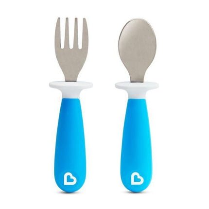 Tenedor y cuchara Raise™ para niños pequeños (surtido dinámico)