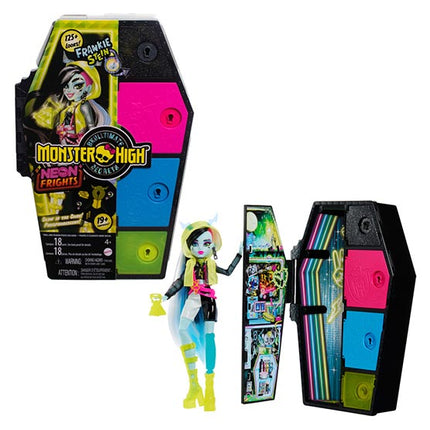 Monster High Muñeca Skulltimates Secrets Sustos Neon Frankie